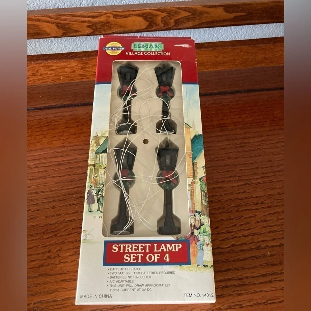 Vintage Lemax Street Lamps With Wreaths Village Collection Set Of 4 In Box 14012